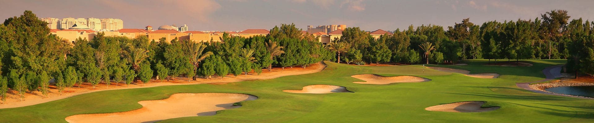 Panorama Golfplatz in der Abendsonne
